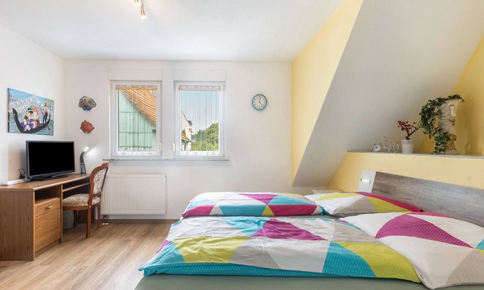 Birstein Apartment | Room 'Venedig' with Shared Terrace and Wi-Fi