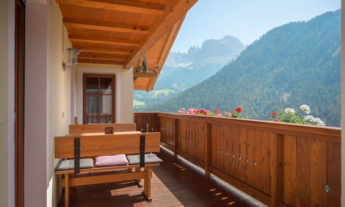 San Cipriano Bed & Breakfast | Room 'Veraltenhof Schlern' with Mountain View, Shared Terrace and Shared Garden