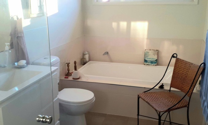 Mullumbimby House | Room with own bathroom innMullumbimby near Byron Bay