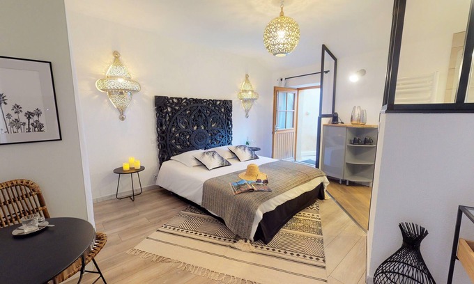Congenies Bed & Breakfast | Room with private access to Pool-Jacuzzi, Sauna, Billiards tables