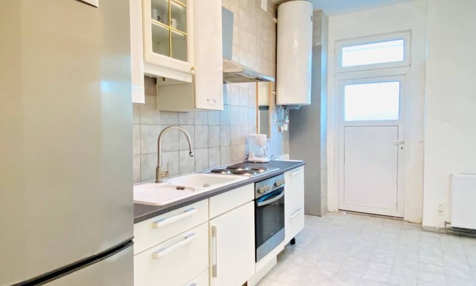Liesing Apartment | Rooms in Cozy 4BR Shared Apt Central