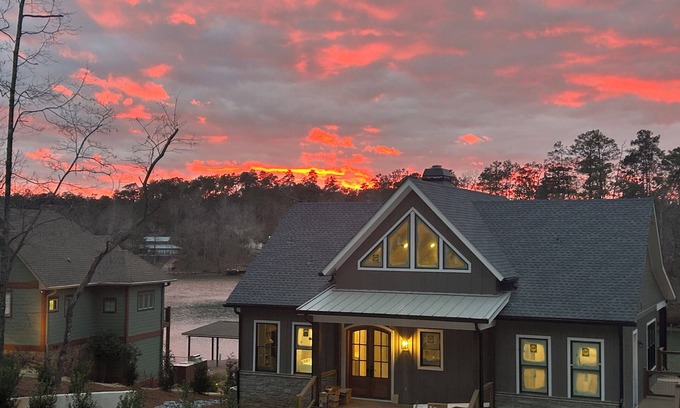 Dadeville House | Roomy 5 bedroom lake house tucked in a private deep water cove on Lake Martin.