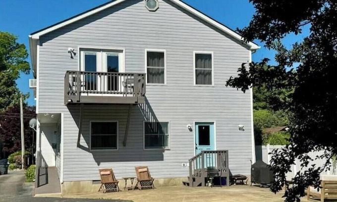 Solomons House | Roomy 6 bedroom home in the heart of Solomons, MD