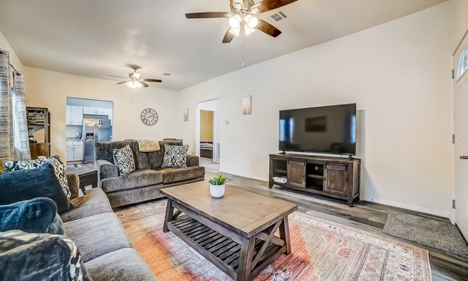 Downtown San Antonio House | Roomy, modern farmhouse escape in the heart of downtown with central AC & heat