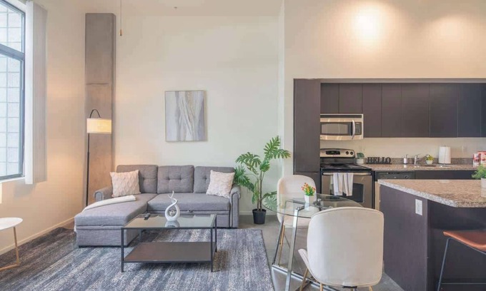 Evans Churchill Apartment | Roosevelt Row Central DT Pool Parking W/D Relaxing
