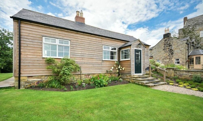 Elsdon Cottage | ROSE COTTAGE (ELSDON), pet friendly, with open fire in Elsdon