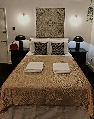 Brighton House | Rose Homestay Brighton - Free parking Ensuite studio room near Brighton Uni