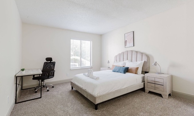 Lenexa Apartment | Rosehill Pointe 185 I Spacious 1 Bed 1 Bath