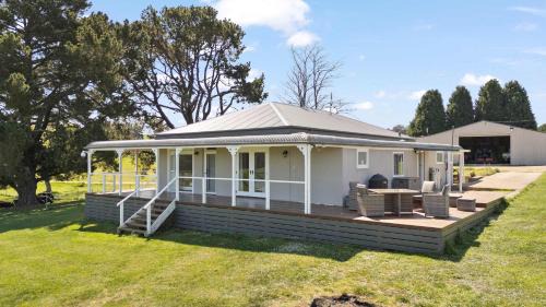 Meadow Flat House | Rosevilla Retreat - Beautiful Farm Getaway