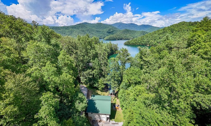 Robbinsville House | Rosie`s Cabin on Fontana Lake