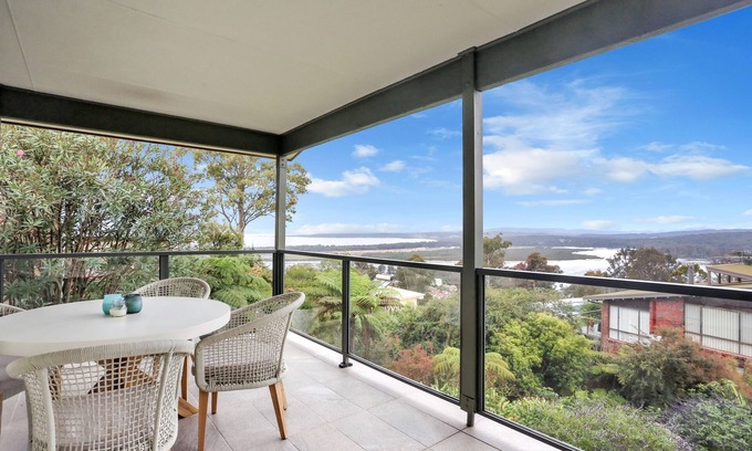 Merimbula House | Rosie's Seaview- 3 bedroom home with lake to ocean views- 3+ nights