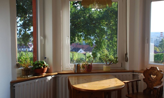 Konstanz Apartment | Rotes Haus über den Weinbergen, 89qm, 2 Schlafräume, max.5 Personen