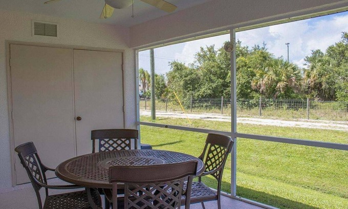 Rotonda West Condo | Rotonda West 2 Bedroom Condo w Lanai 9 miles to Gulf Beaches