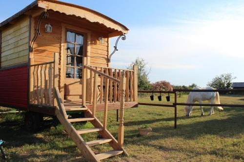 Saintes-Maries-de-la-Mer Bed & Breakfast | Roulotte Lou Gregau