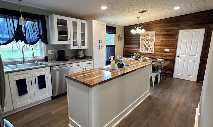 Shippenville House | Route 66 Rails to Trails home with Central AC and WIFI