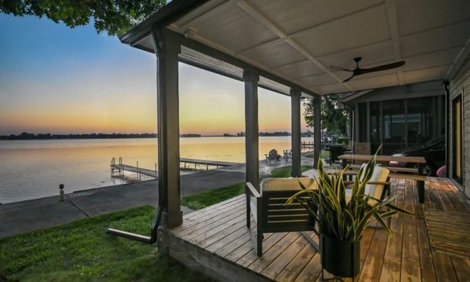 Russells Point House | Roxie's Modern Lake Front House on the water!