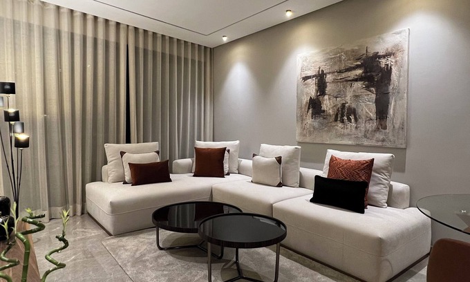 La Corniche Apartment | Royal Suite in lovely Anfa with WiFi, AC