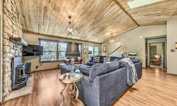 Ruidoso House | Ruidoso Memories Mountain Retreat with Hot Tub!