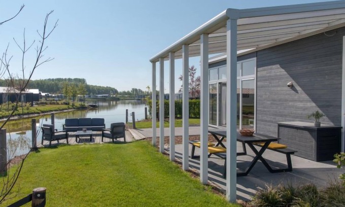 Wemeldinge House | Ruisweg 38 by Interhome