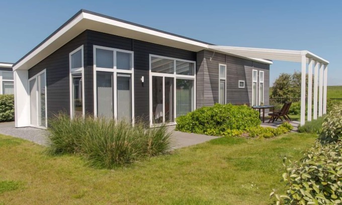 Wemeldinge House | Ruisweg 69 by Interhome