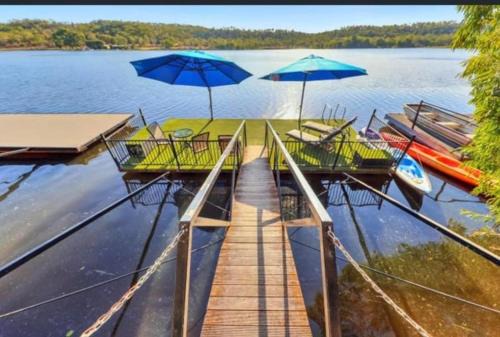 Lake Bennett House | Rumah Surgah on Lake Bennett