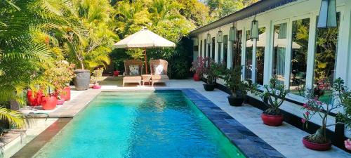 Kubutambahan Villa | Rumah TONTON, Charming cottage in a pop-art atmosphere