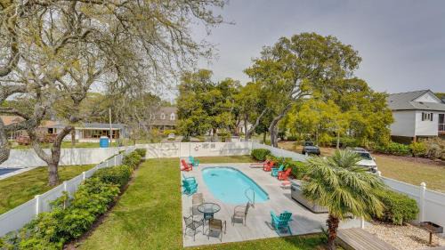 Crescent Beach House | Runaway Bay - 3rd Row - Beach House - Crescent Beach