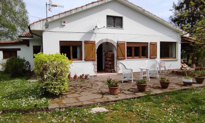 San Vicente de la Barquera Cottage | Rural house San Vicente de la Barquera Natural Park. Large farm ideal for pets!