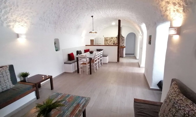 Freila Resort | Rural accommodation Cave Adonia II