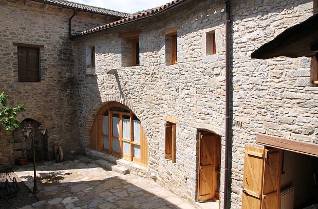 Ainsa-Sobrarbe Apartment | Rural apartment El Corral de Villacampa for 4 people