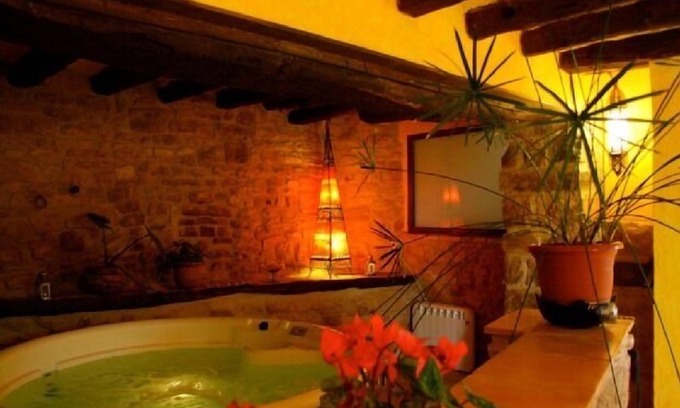 Les Piles Cottage | Rural apartment Les Cavallerisses for 4 people with jacuzzi