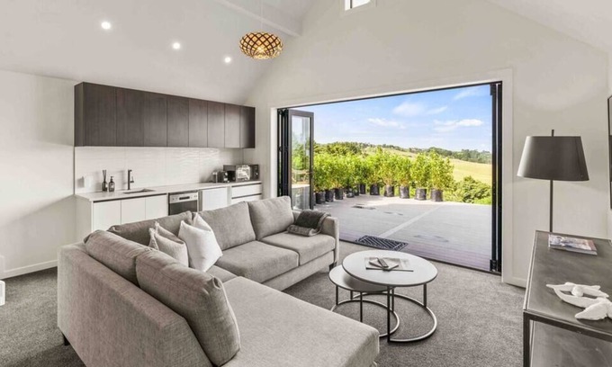 Mangawhai Villa | Rural Boutique Paradise with a glimpse of the sea.