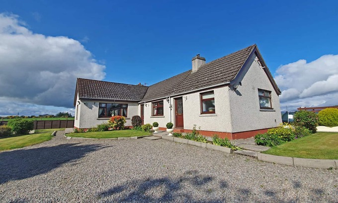 Dingwall Cottage | Rural escape for 5 in the Scottish Highlands