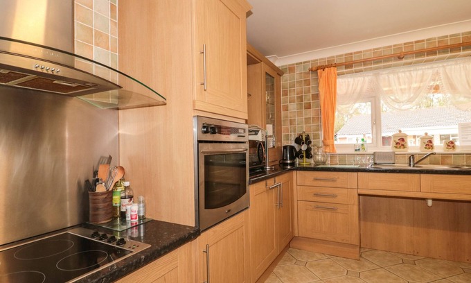 Burtle Cottage | RUSSET, pet friendly, country holiday cottage, with a garden in Mark