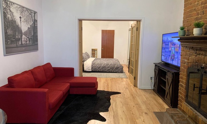 Quartier des Spectacles Apartment | Rustic 2 Bedrooms, premium dowtown location