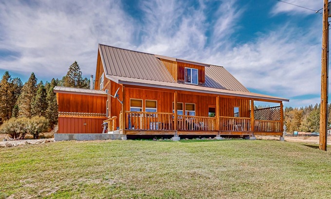 Garden Valley Cabin | Rustic and secluded cabin with two decks, hot tub, board games, W/D, & AC