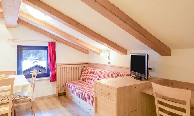 Colfosco Apartment | Rustic Apartment near Ski Areas with Wi-Fi, Garden and Terrace