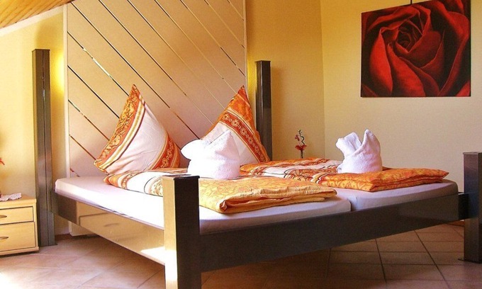 Allensbach Apartment | Rustic apartment with a garden
