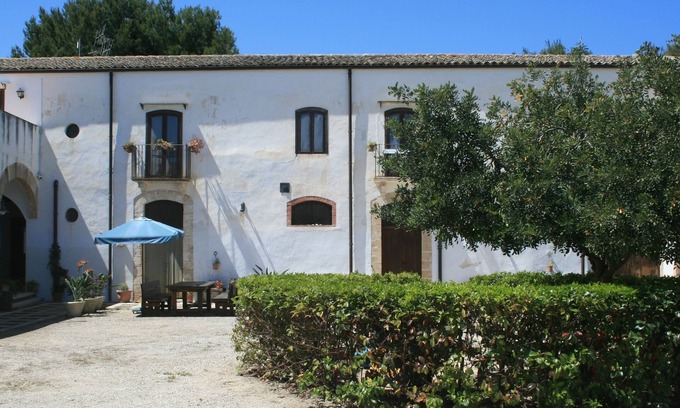Partinico Apartment | Rustic apartments inside the Baglio "Villa Velez", near Balestrate