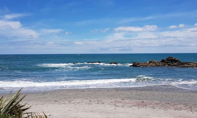 Charleston Cottage | Rustic Beach Front Cottage Charleston NZ
