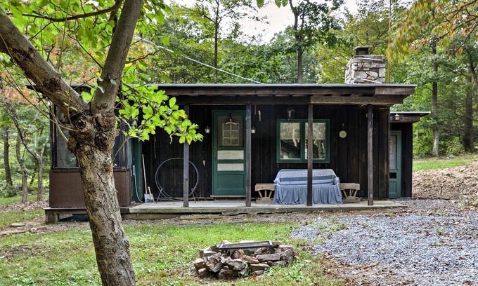 Buffalo Mills Cabin | Rustic Bedford Cabin Near Hunting & Fishing