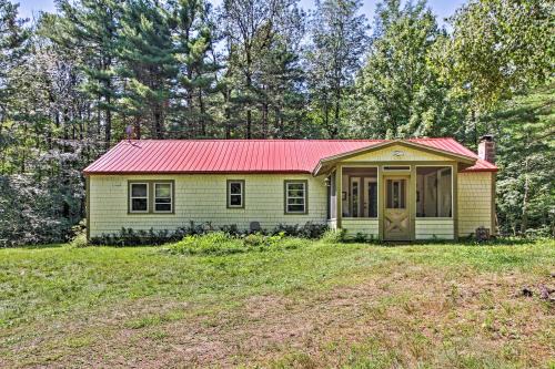 Bradford House | Rustic Bradford Cottage - 14 Miles to Sunapee Mtn!