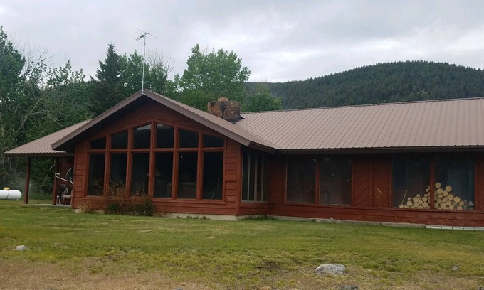 Wise River Cabin | Rustic Cabin Getaway near Wise River – The Tommy James Place. Pet-Friendly!