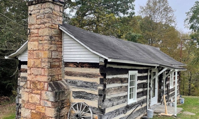 Oak Hill Cabin | Rustic Cabin minutes from New River Gorge National Park and downtown Oak Hill.
