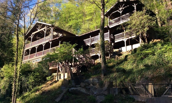 Blue Ridge Cabin | Rustic Cabin on the rapids of Toccoa River