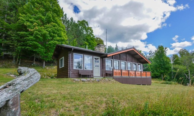 Nominingue Ski Chalet | Rustic chalet - directly on the lake with sandy beach