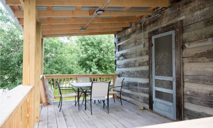 Cane Valley Cabin | Rustic Charm: Lake Cabin Getaway