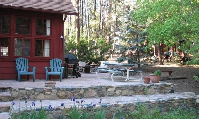 Groom Creek Cabin | RUSTIC & CHARMING CABIN ON GROOM CREEK. NO EXTRA CLEANING FEES !