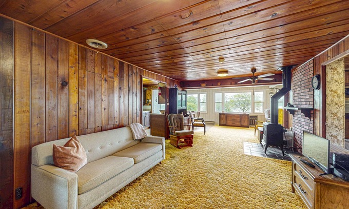 East Jordan House | Rustic Cottage w/dock access, kayaks, and year-round adventures in East Jordan