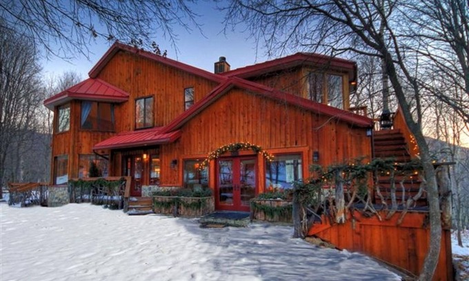Sundance House | Rustic Elegance! Views! Walk to Resort. Sleeps 10